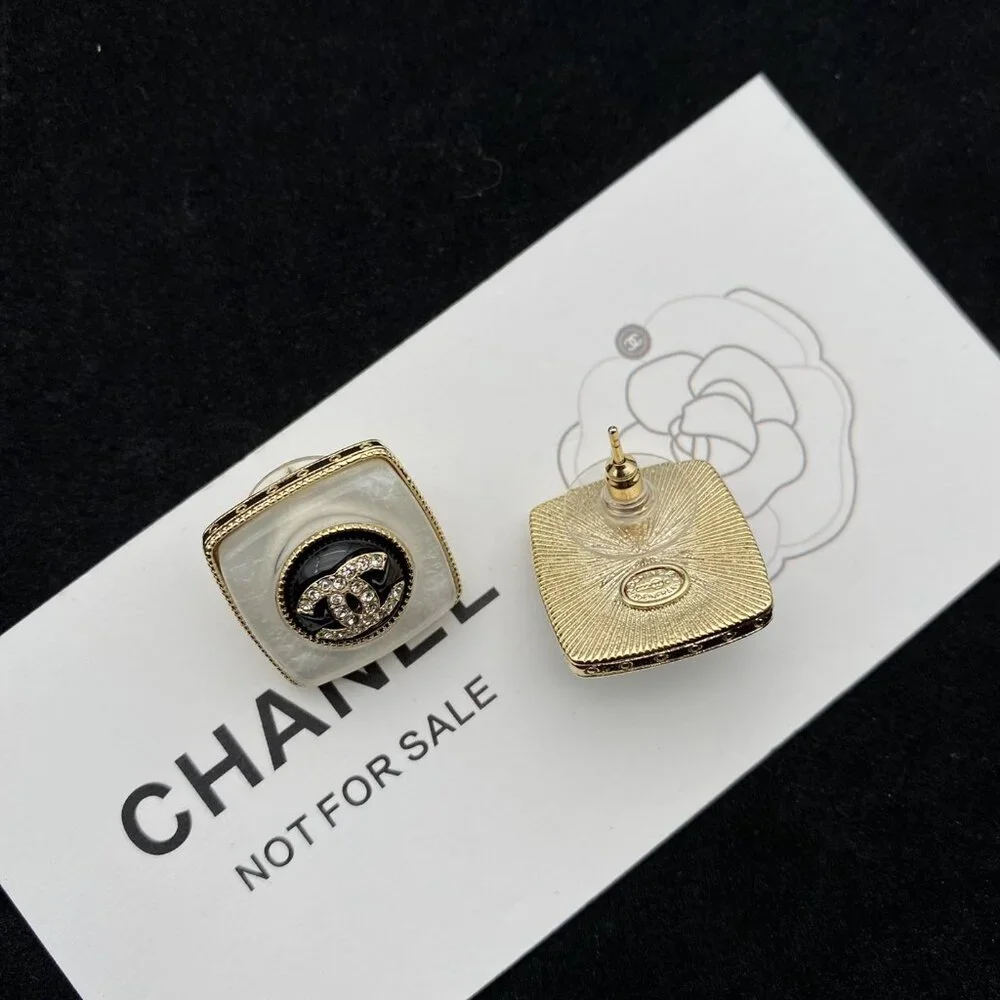 Chanel - Picture 4 of 4